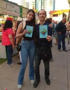 משה בן-נון, מחבר רב המכר משימה היסטורית בעולם המחשב, עם מאיירת הספר נוי סוכר בטני